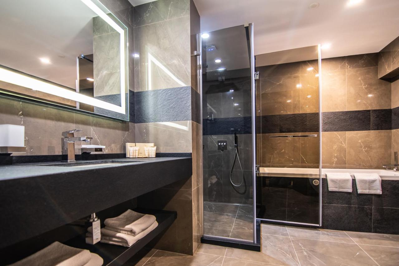 Exclusive Room King-size bed